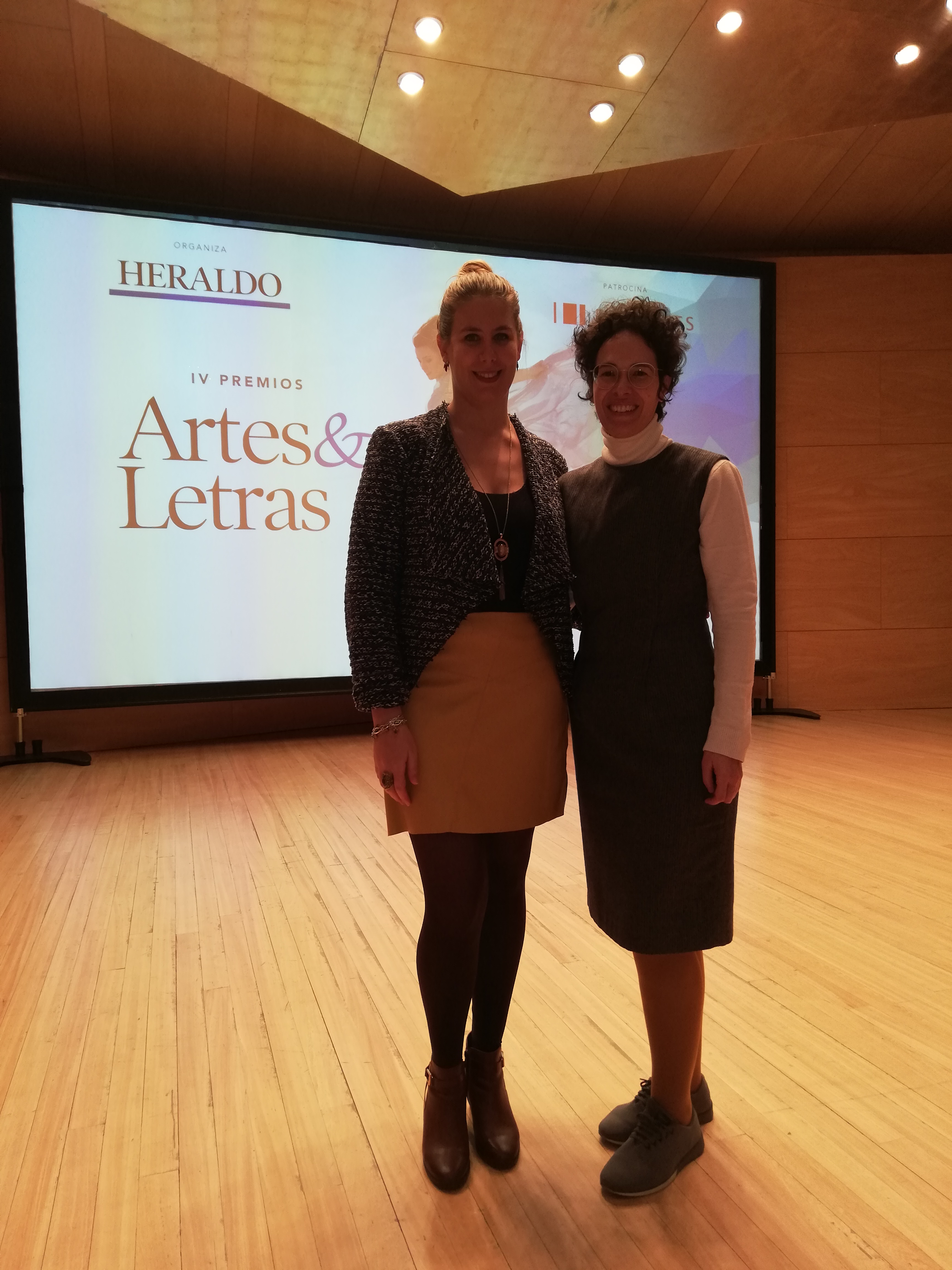 Alicia Mellén, responsable de gestión y comunicación del Archivo Jalón Ángel, y Pilar Irala-Hortal, directora del Archivo.