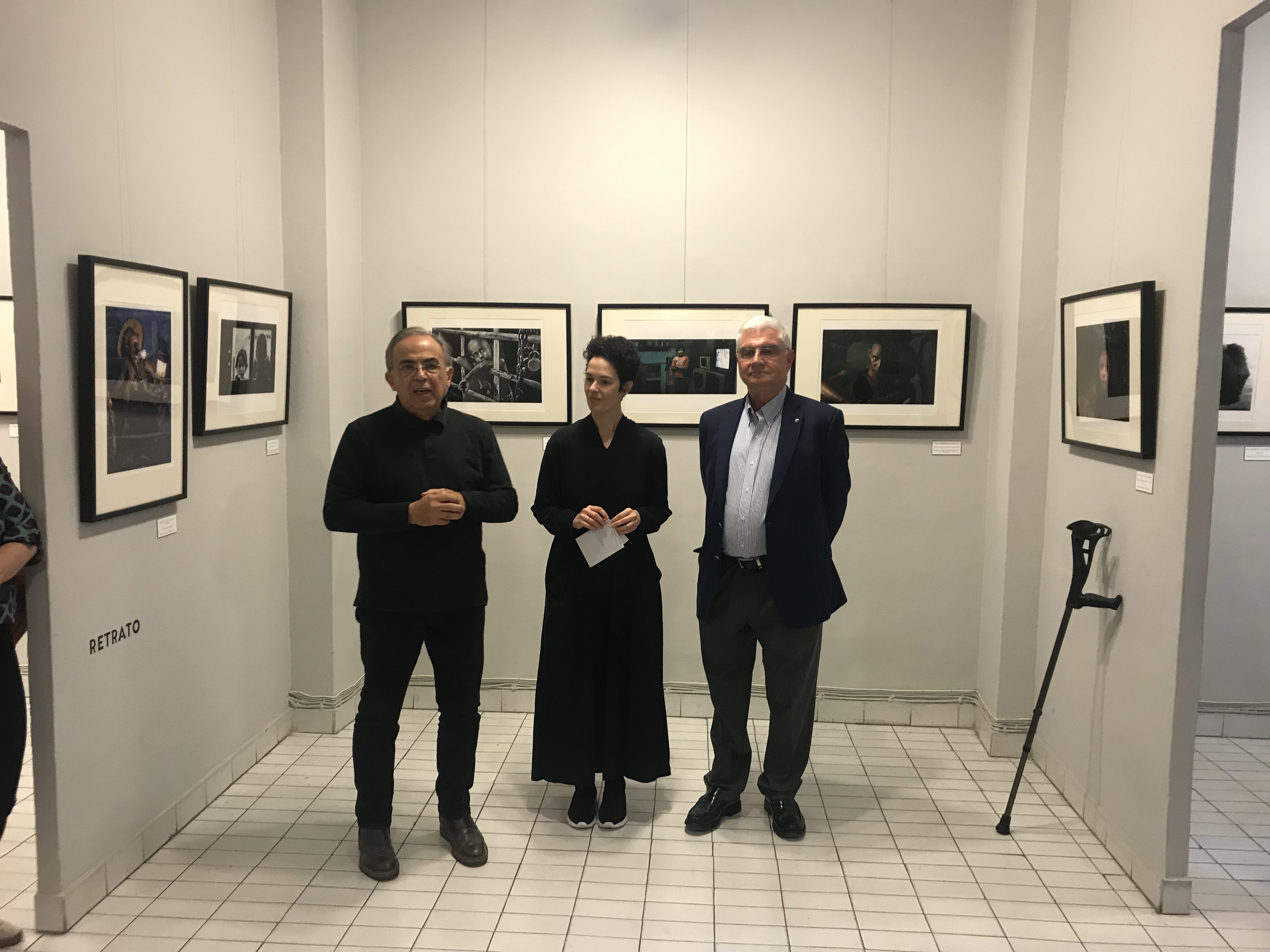 Julio Álvarez Sotos, director de la Galería Spectrum Sotos; Pilar Irala-Hortal, directora del Archivo Jalón Ángel; y Ángel García de Jalón, presidente del Grupo San Valero