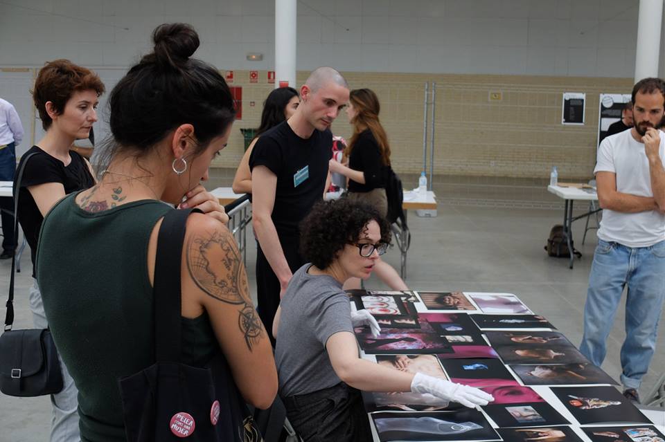 Pilar Irala-Hortal como visionadora en el Festival BFoto de Barbastro. Fotografía de Festival BFoto.