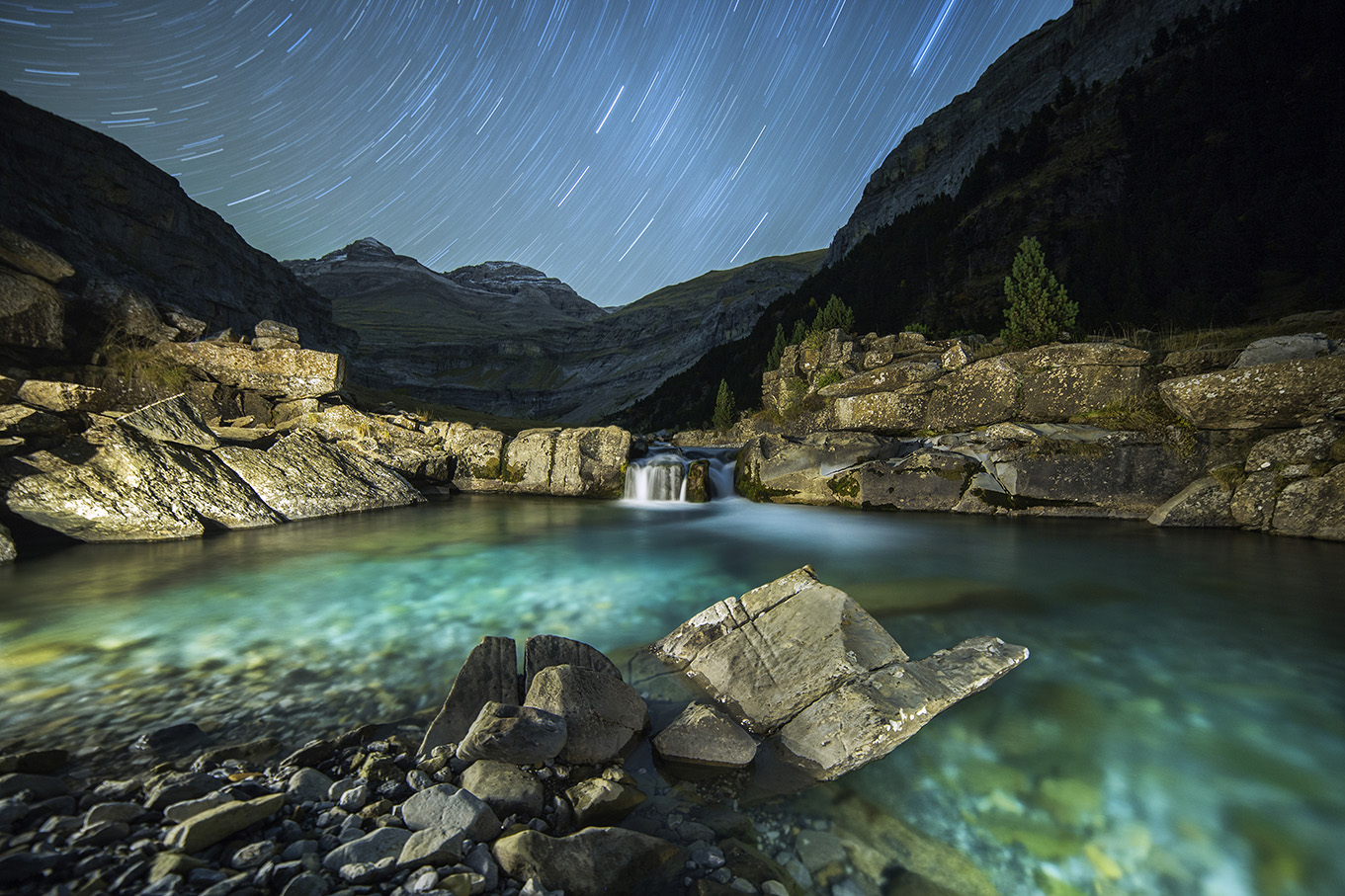 Raquel Enríquez Parriego - Y al fondo... Monte Perdido