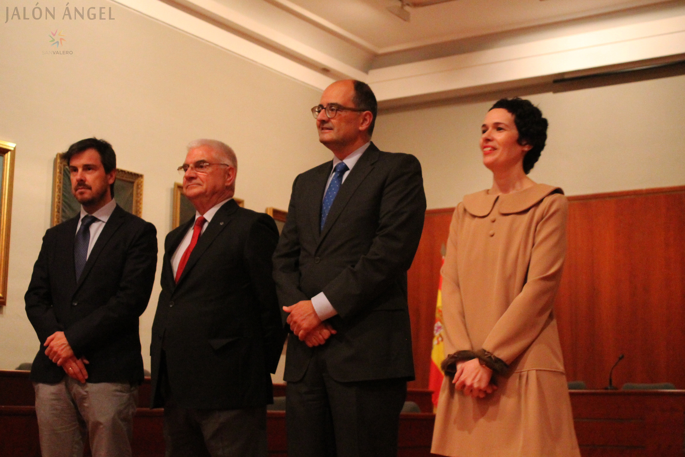 De izq. a der: el director del Museo de Zaragoza, Julio Ramon; el presidente del Grupo San Valero, Dón Ángel García de Jalón Comet; el rector de la Universidad San Jorge, Don Carlos Pérez Caseiras; y la directora del Archivo Fotográfico Jalón Ángel, Pilar Irala.