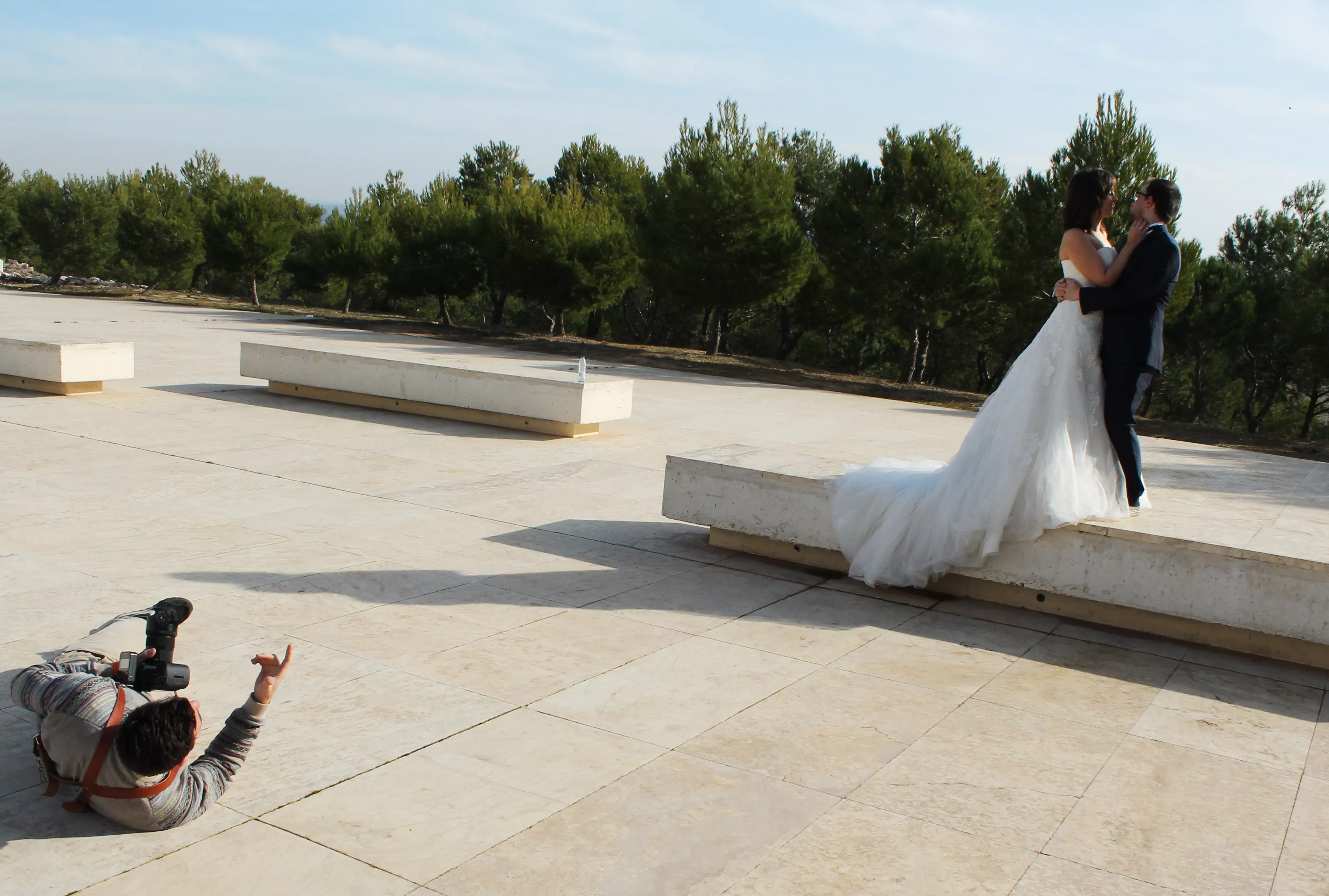 Carlos Santanatalia realizando una sesión fotográfica de Bodas Thumbnail