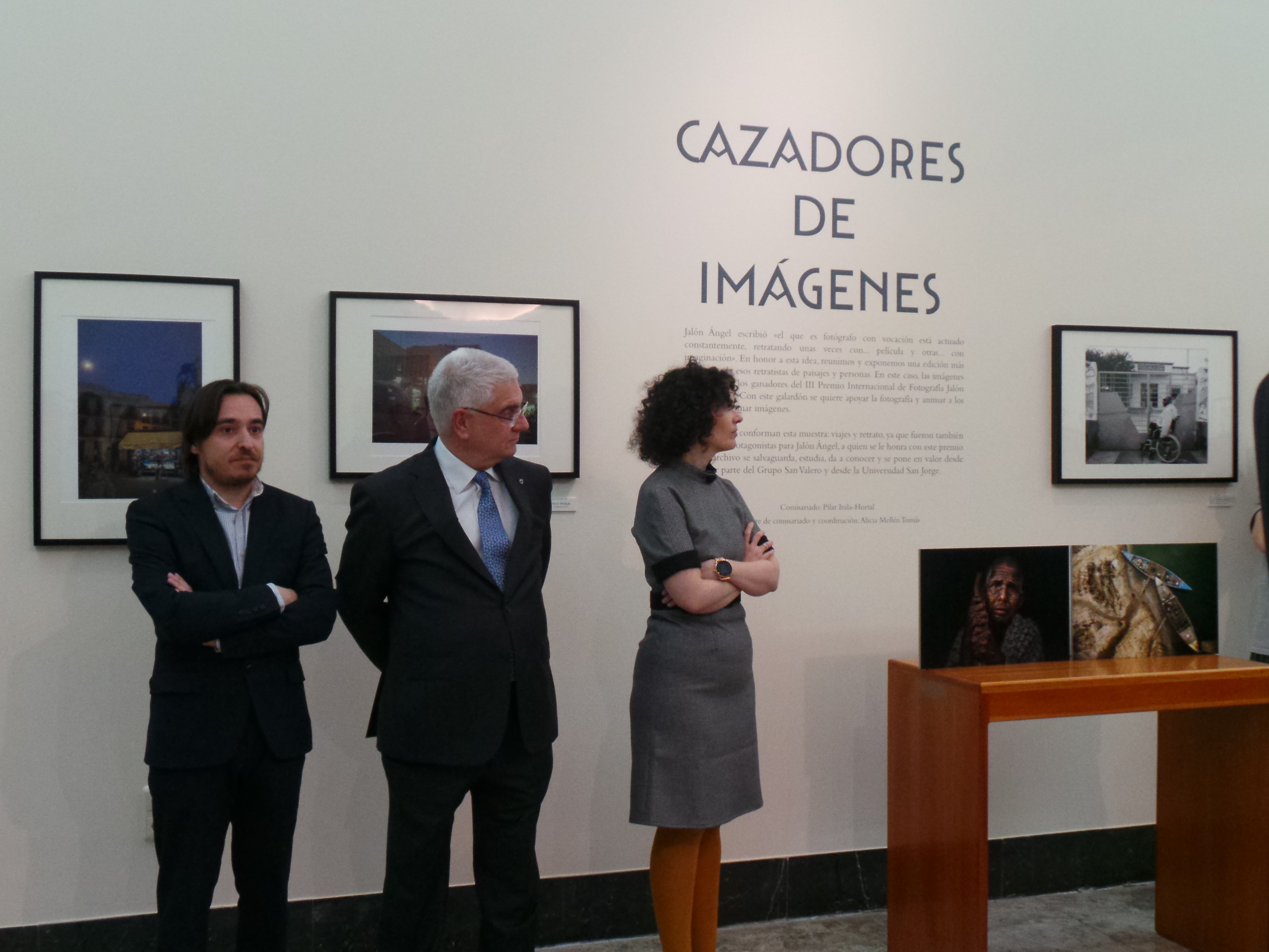 Miembros del Archivo y del Gobierno de Aragón en la inauguración