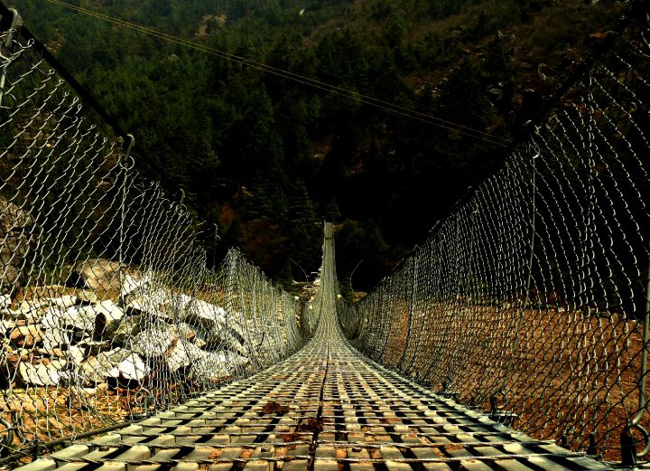 Fotografía de Álvaro Castrillo - Puente colgante de Nepal
